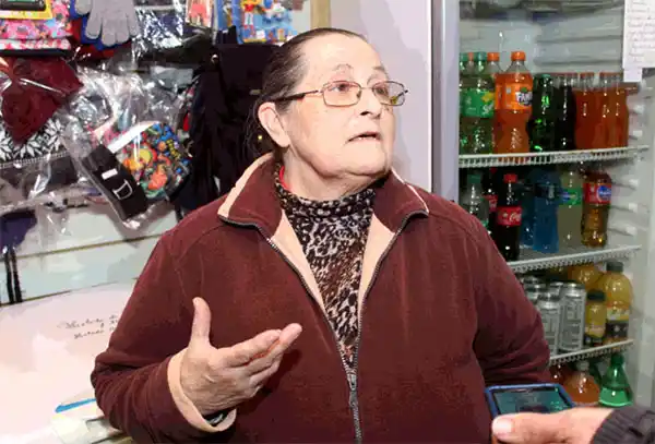 “El asaltante puso el arma en el pecho de la empleada y le dijo ‘cállate porque te quemo’”