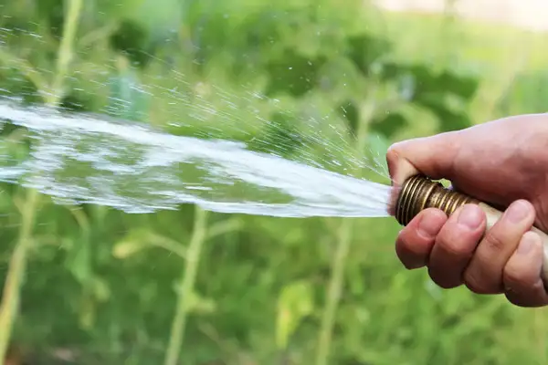Trabajan en una ordenanza para regular el agua potable