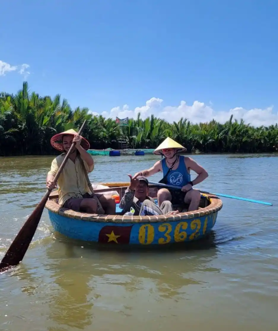 En el río Saigón Vietnam, que cruza la ciudad de Ho Chi Minh-