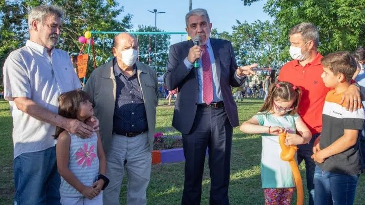 Aníbal Fernández estuvo en Berazategui para homenajear a su prima, la exconcejal Stella Bertolo