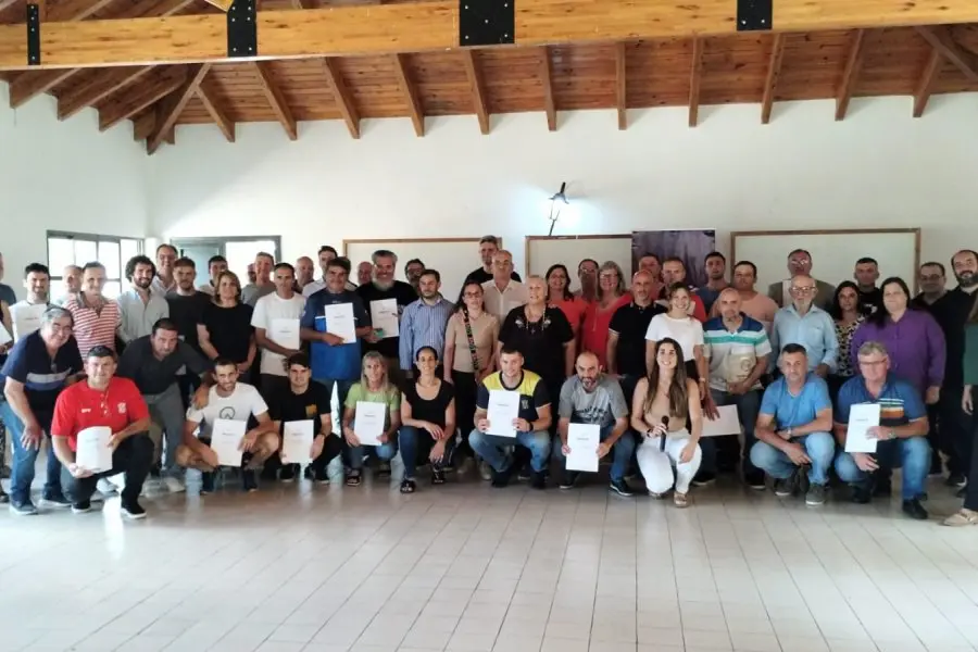 "Aportes para el Fortalecimiento de Entidades Deportivas de Santa Fe": Calvo junto al gobierno provincial firmaron convenios