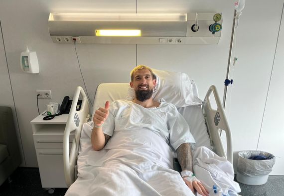 Esteban Saveljich fue operado con éxito en Barcelona