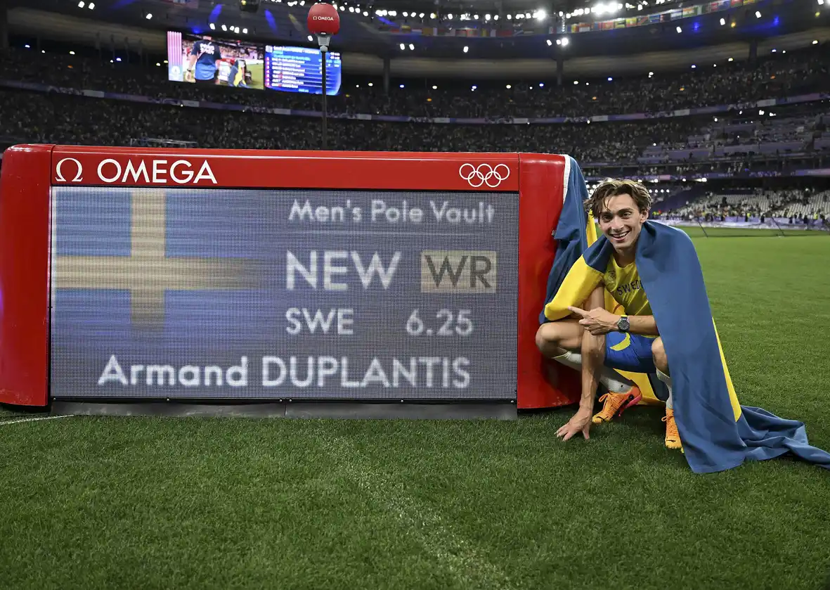 El sueco Duplantis agranda su leyenda