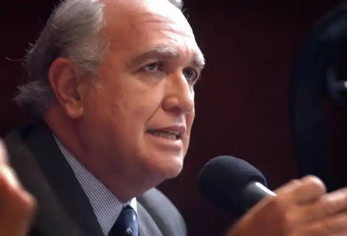 Desde el kirchnerismo acusaron a Gil Lavedra de ser "partícipe necesario de las atrocidades de Videla"