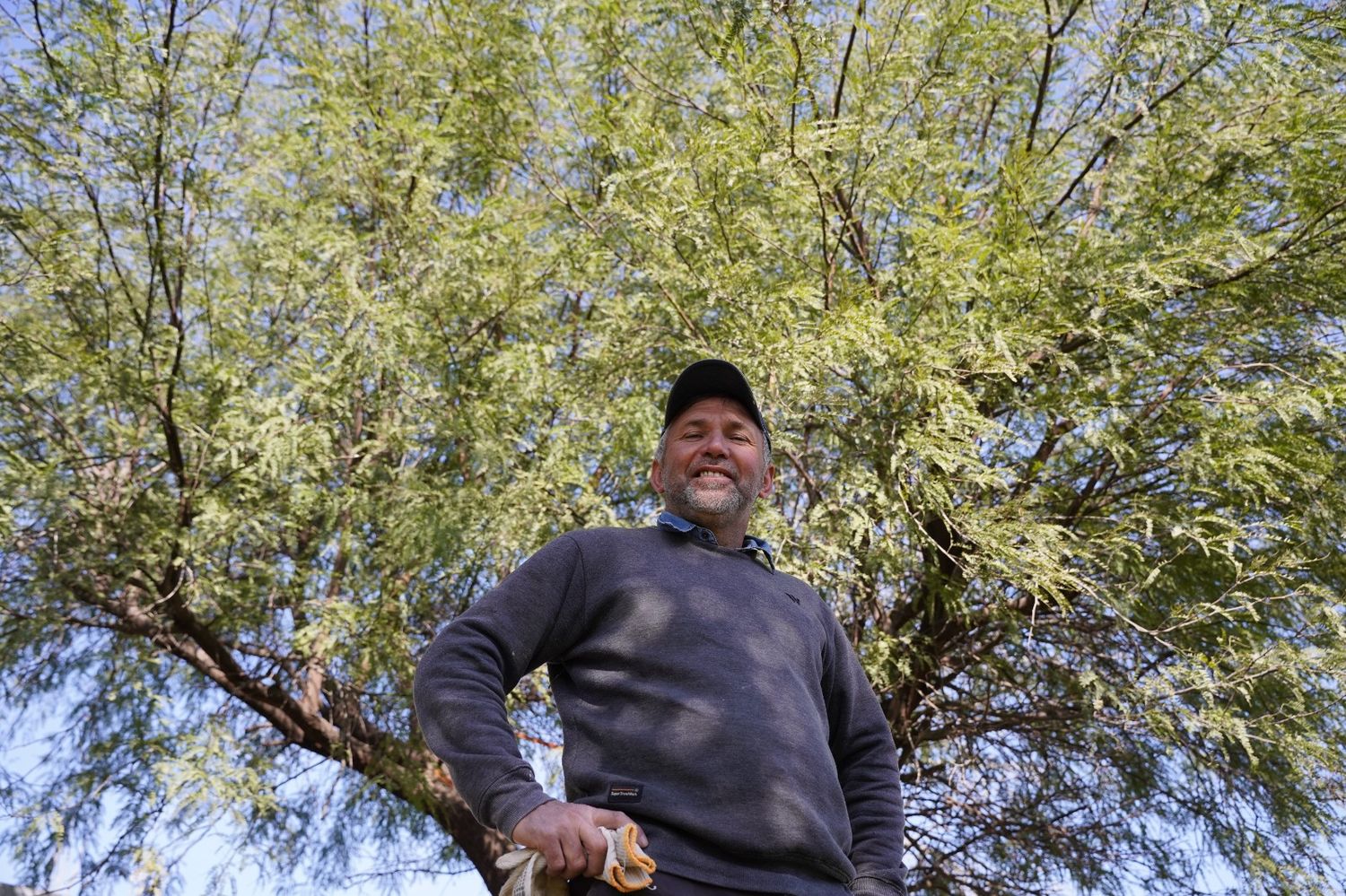 Jorge lleva más de tres décadas en la jardinería.