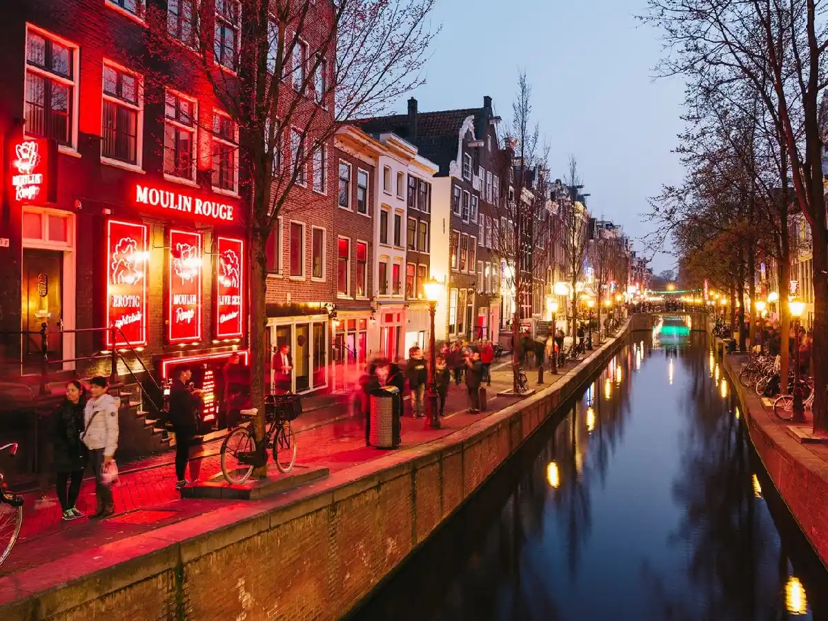 Las prostitutas de Ámsterdam se resisten a desaparecer del Barrio Rojo