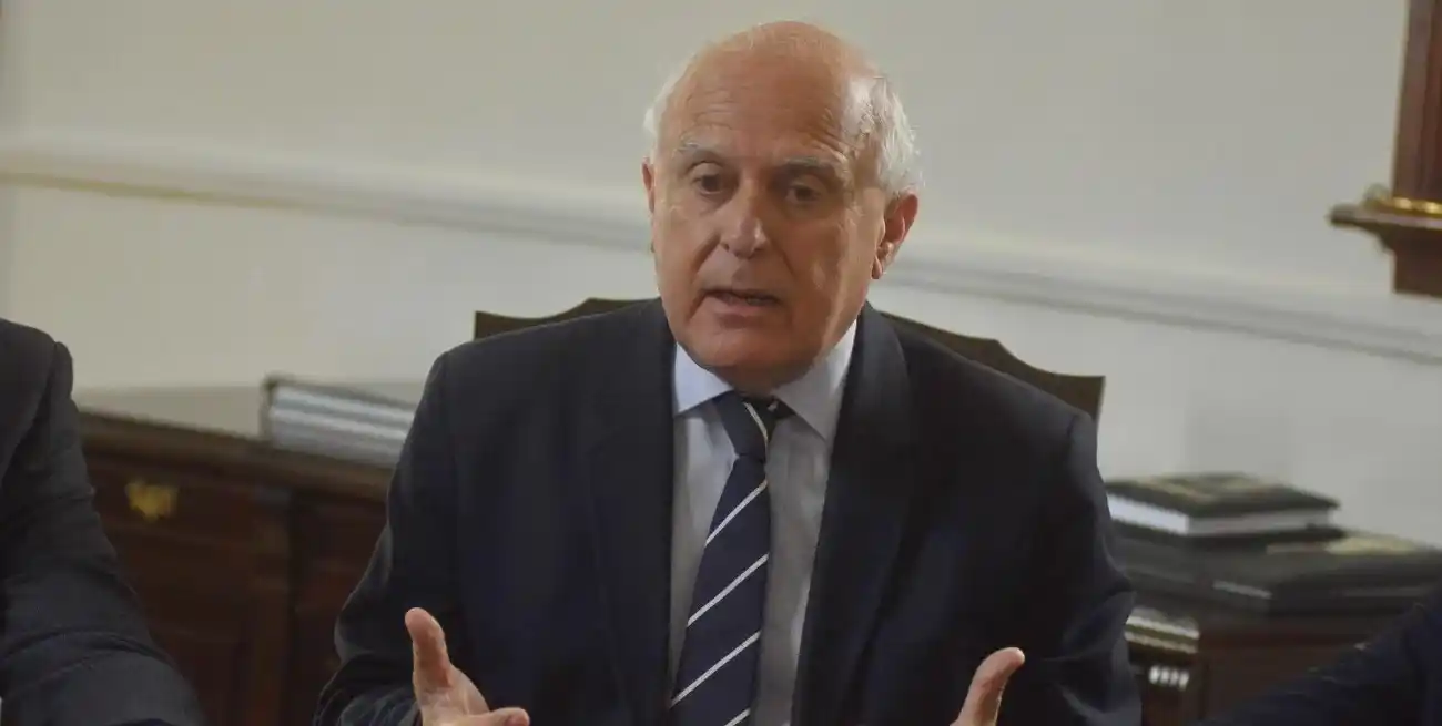 Roberto Miguel Lifschitz. Nació en rosario el 13 de septiembre de 1955 y falleció en la misma localidad el 9 de mayo de 2021. Fue el intendente rosarino por dos periodos y gobernador de la provincia de Santa Fe entre 2015 y 2019.