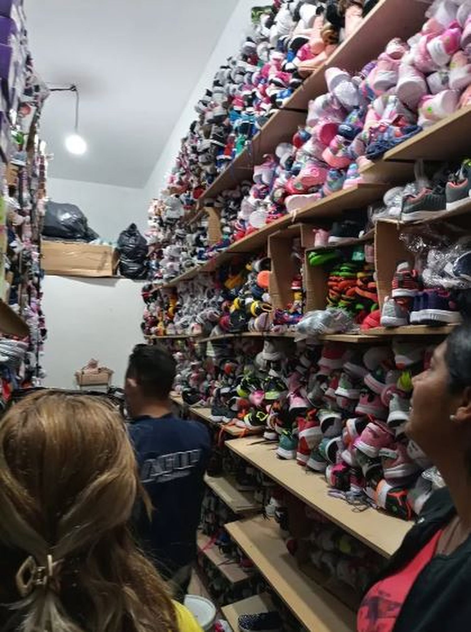 Aduana incautó zapatillas ilegales valuadas en 40 millones de pesos