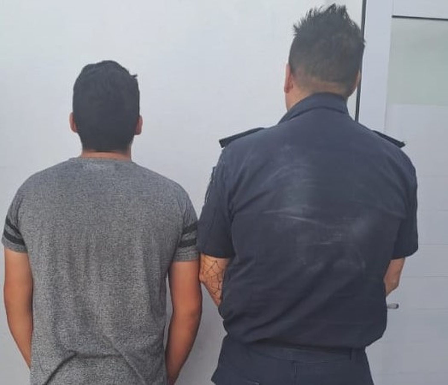 Aprehendieron a un sujeto que robó una computadora de un comercio
