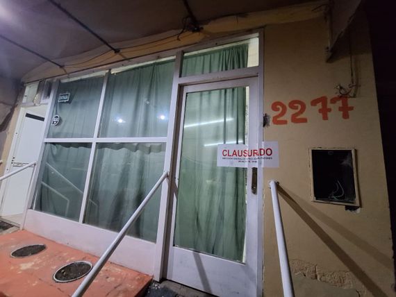 La policía clausuró dos comercios de venta de bebidas alcohólicas