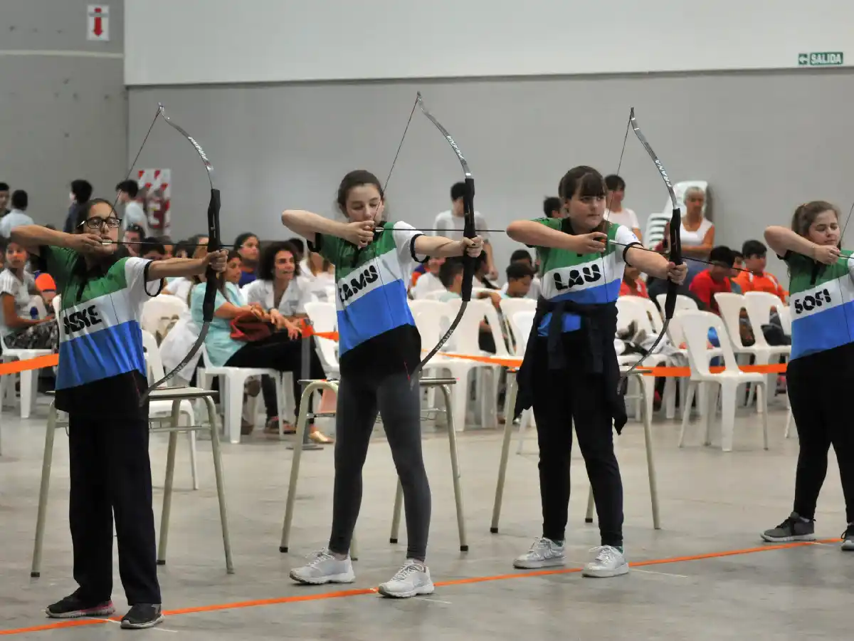 Tiro con arco: el deporte que suma adeptos en los colegios