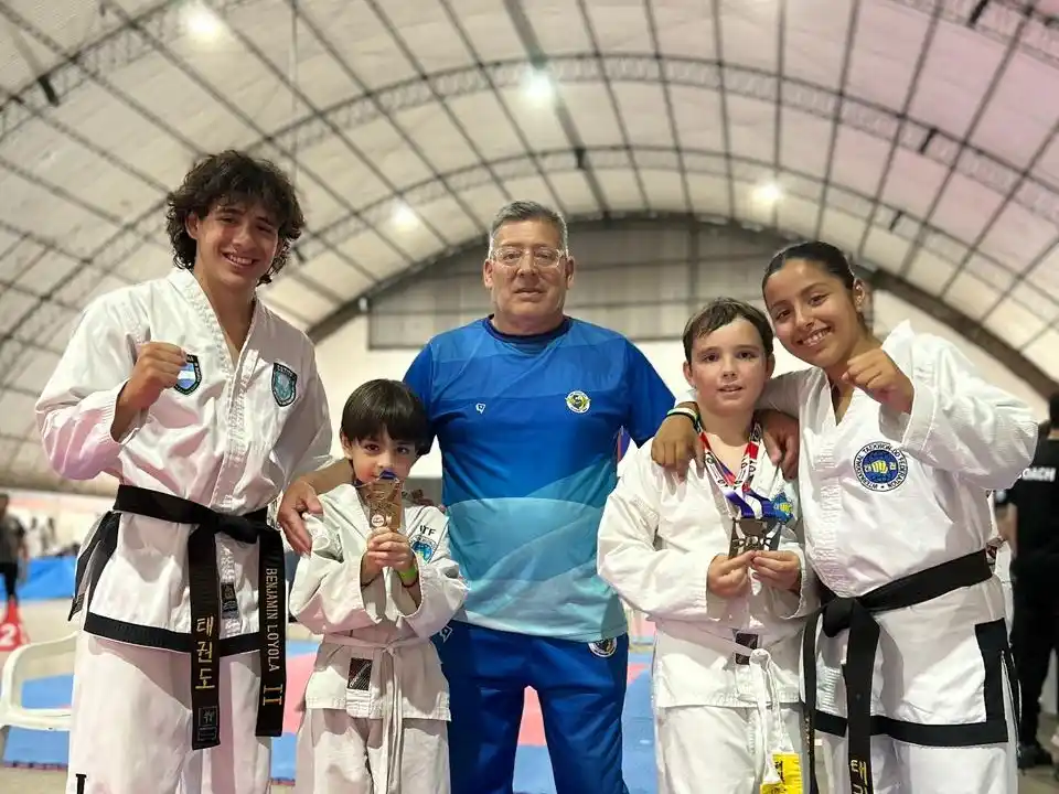 Luchadores locales obtuvieron grandes resultados en Angelica.