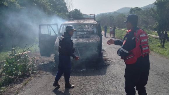 ¡TRAGEDIA EN ORIENTE! Incendio de una buseta causa 2 muertos y 6 heridos