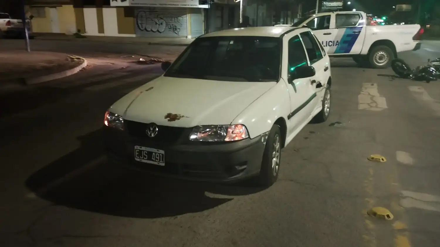 Marconi y Alsina: accidente entre un auto y una moto
