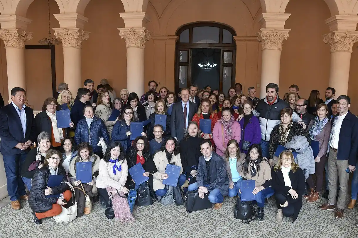 Bordet entregó más de 6 millones de pesos a 60 bibliotecas populares