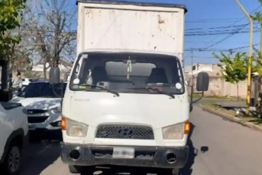 Accidente fatal: un motociclista de 19 años falleció tras chocar con un camión