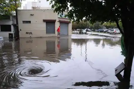 Temporal en La Plata: Nueva denuncia penal contra Bruera