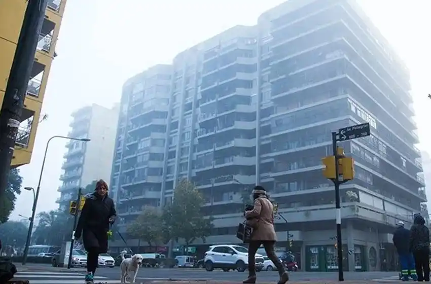 El viernes amaneció con niebla, frío y lloviznas