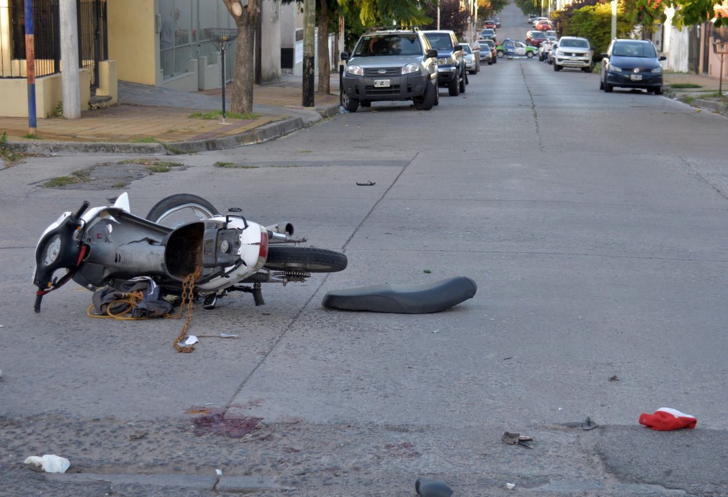 Un motociclista sufrió un traumatismo de cráneo en un choque en Brandsen y Necochea