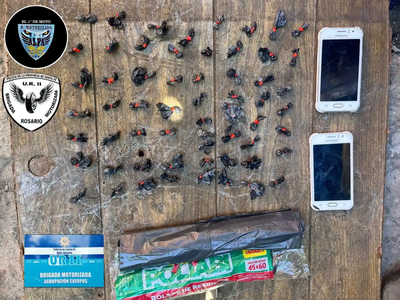 Material secuestrado durante el procedimiento: dos celulares y 61 envoltorios con droga.