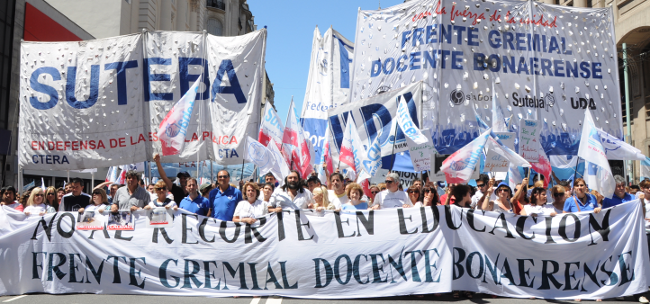 Paro Docente: Séptimo día de huelga con movilización contra Scioli 
