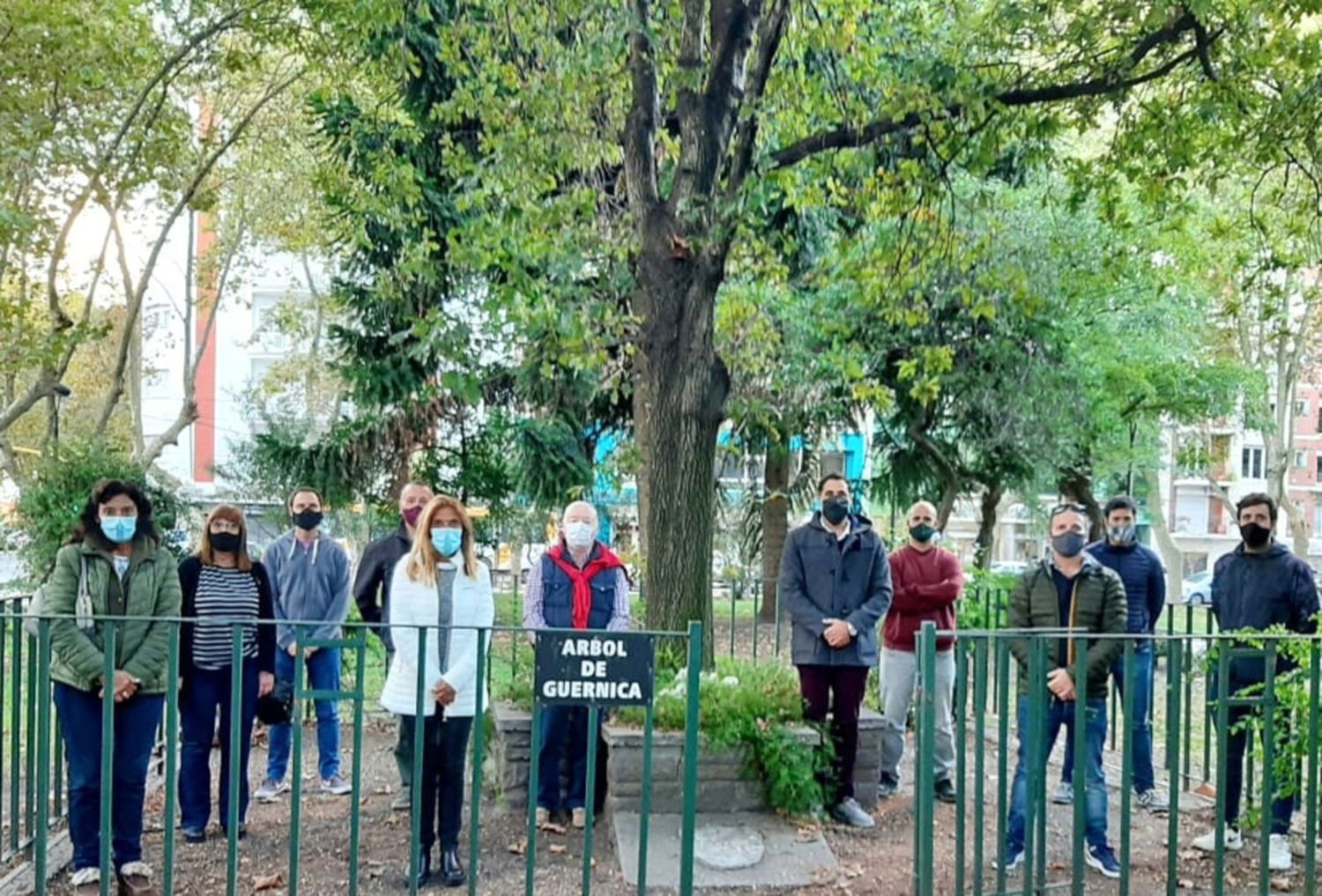 Homenaje en el retoño del árbol de Gernika