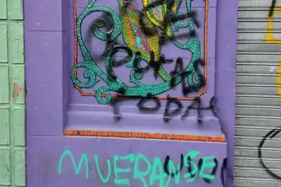 Rosario: realizaron pintadas de odio en la fachada de un espacio cultura lésbico