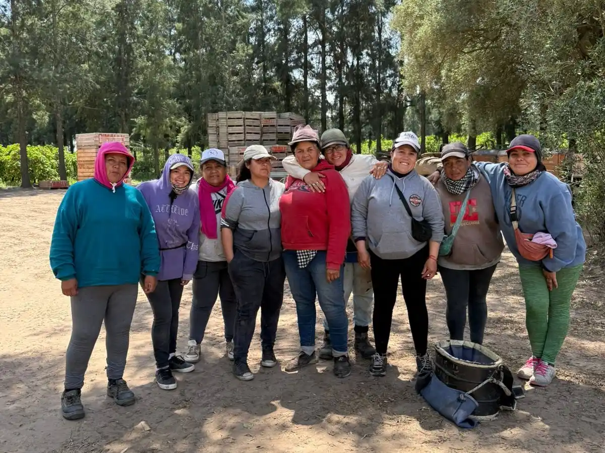 El grupo de cosechadoras de Río Tala celebran su día.