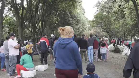 ¡Drama Humanitario! Venezolanos duermen en el suelo