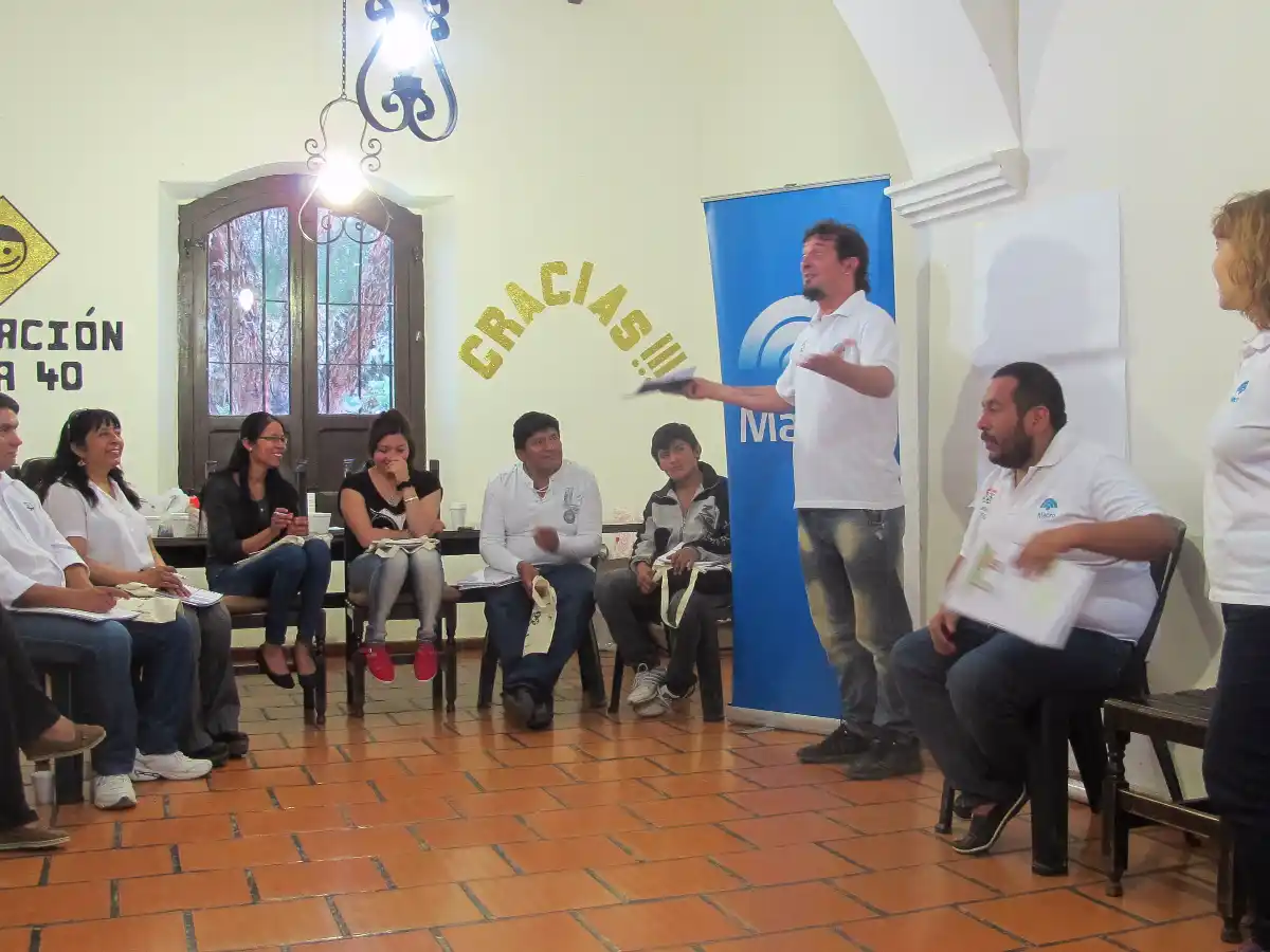 Familia viajera creó una fundación que asiste a las escuelas rurales a lo largo de la Ruta 40