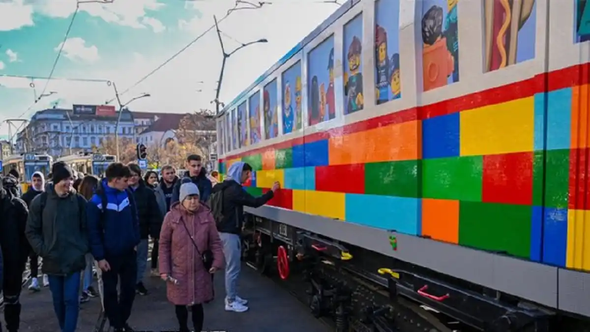 Balazs Doczy hizo realidad sus sueños de niño y ahora hace megaestructuras de LEGO