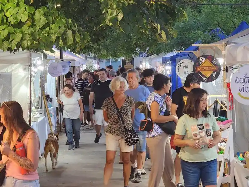 Los feriantes ofrecerán una variada propuesta de productos artesanales, de diseño, gastronomía y diversas producciones locales.