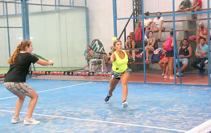 Las damas del padel ofrecieron espectáculo en el Regional