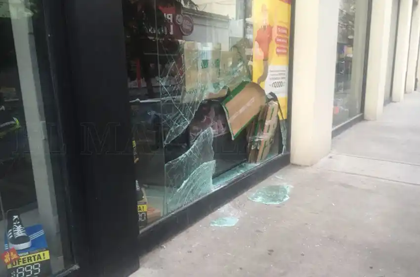 "Rompevidrieras": son seis los ataques a comercios en 43 días
