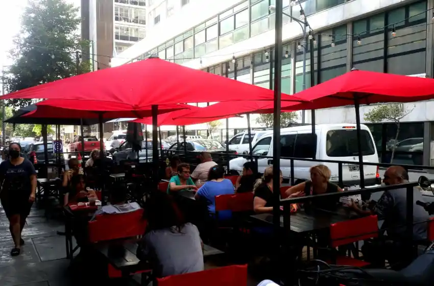 “Los decks salvaron fuentes de trabajo en la pandemia, no corresponde cobrarles una tasa”