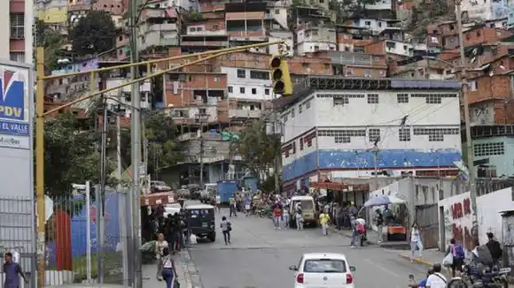 ¿ALÓ OMAR ENRIQUE? Intensos tiroteos se viven este #14Nov en Los Jardines de El Valle de Caracas