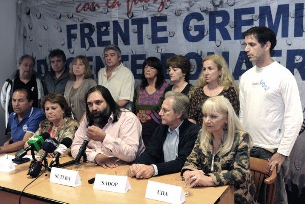 Docentes bonaerenses continúan juntando firmas por más presupuesto