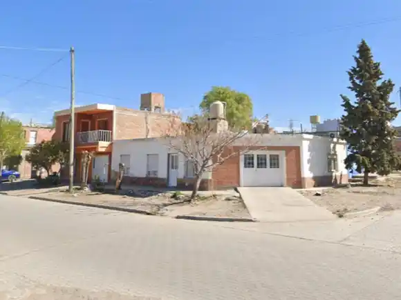 Trelew: chocó con su moto, su novia se fracturó la pierna, él escapó y la dejó abandonada en la calle