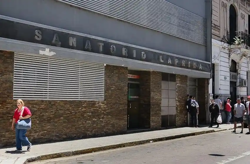 Dos delincuentes balearon a una mujer en un intento de robo