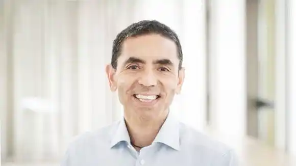 El creador de la vacuna de Pfizer estima que incluso con dosis de refuerzo las personas pueden transmitir �micron