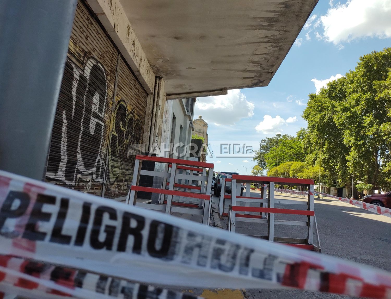 "Peligro": Hay temor por un posible derrumbe de la fachada del ex Cine Palma