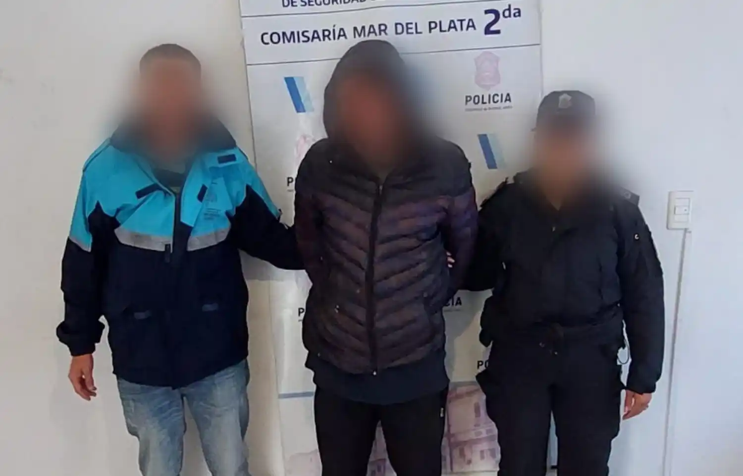 Otros dos sujetos acompañaban al estafador, pero se escaparon antes que llegue la Policía.