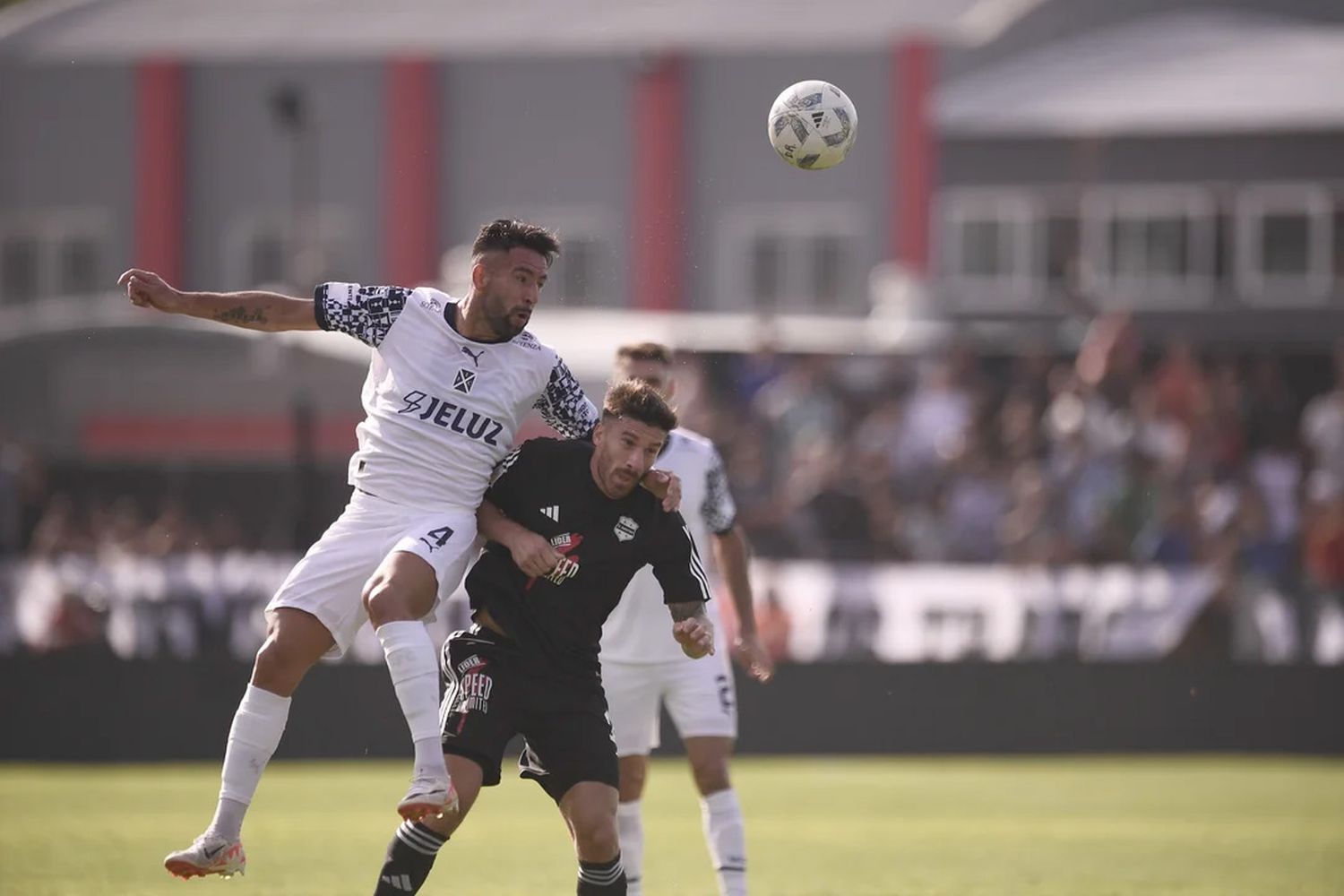 Independiente tuvo un partido para el olvido, cayó ante Riestra y complicó su futuro