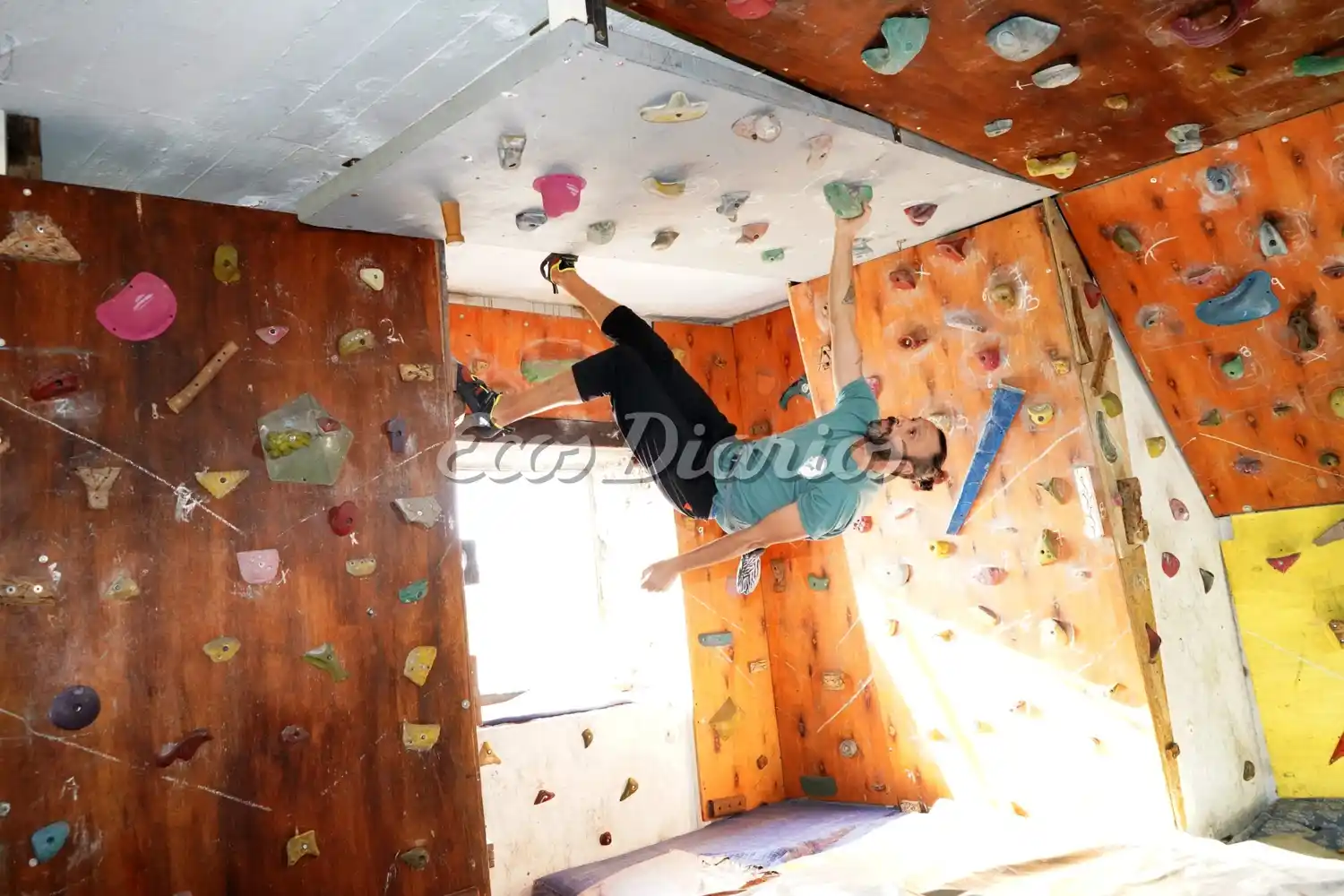 Destreza. Demostrada por Mariano Saccullo en el muro interior de escalada deportiva del Club Náutico