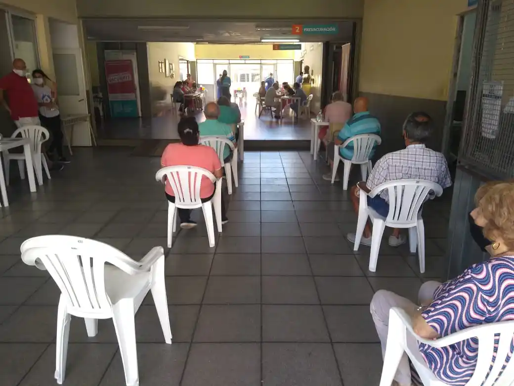 No hay límite de edad para aplicarse la vacuna contra el coronavirus COVID-19