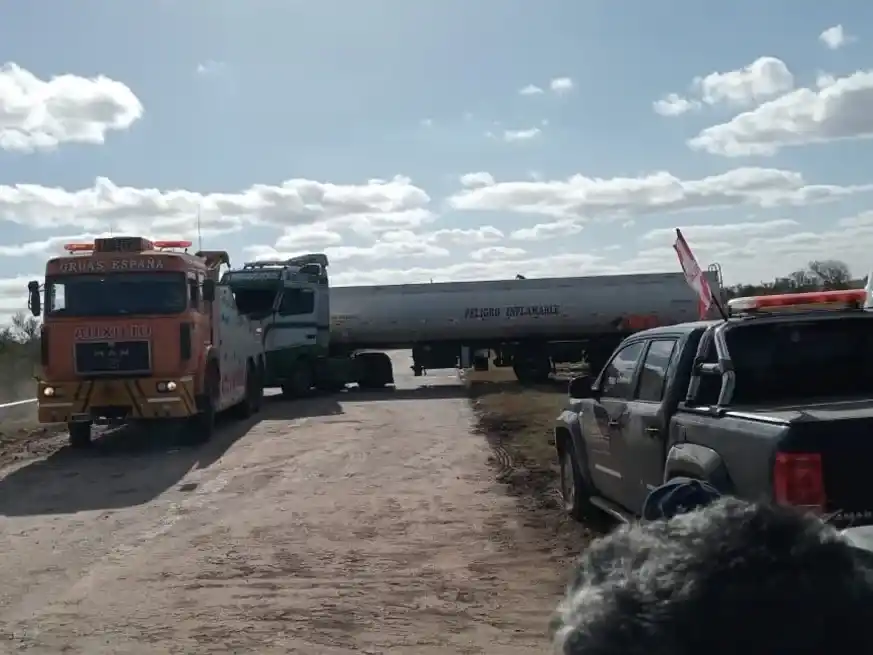 Liberaron la Ruta Nacional 34 tras más de dos días de bloqueo por el vuelco de un camión cisterna.