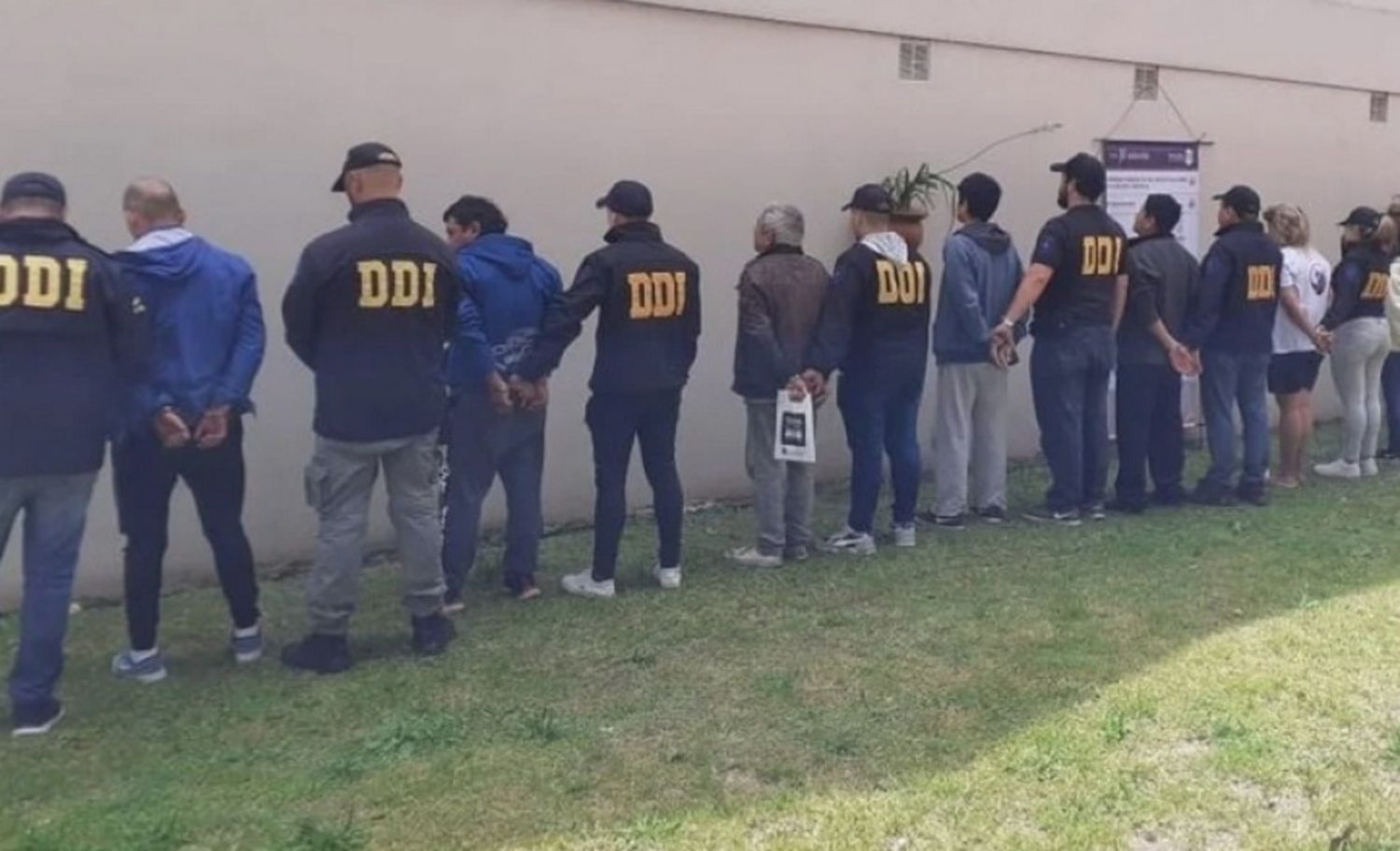 Operativos en Provincia: Detienen a 40 personas acusadas de integrar una banda que cometía ciberestafas