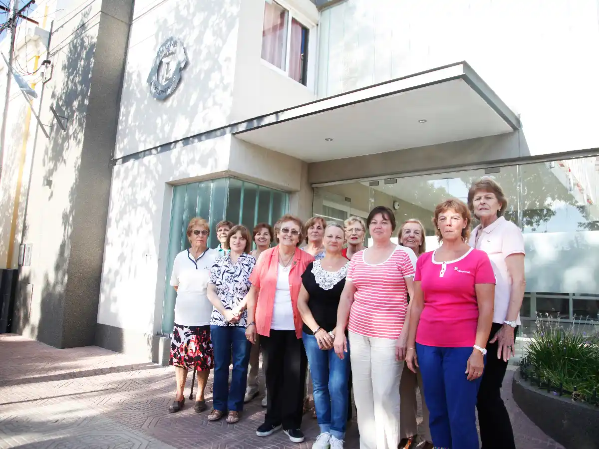 “Leonas”:  damas en servicio 