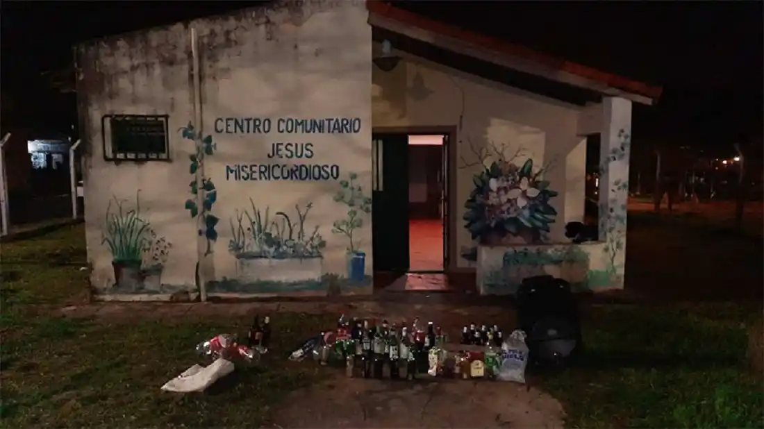 Hicieron una clandestina en un centro comunitario: incautaron bebidas y marihuana
