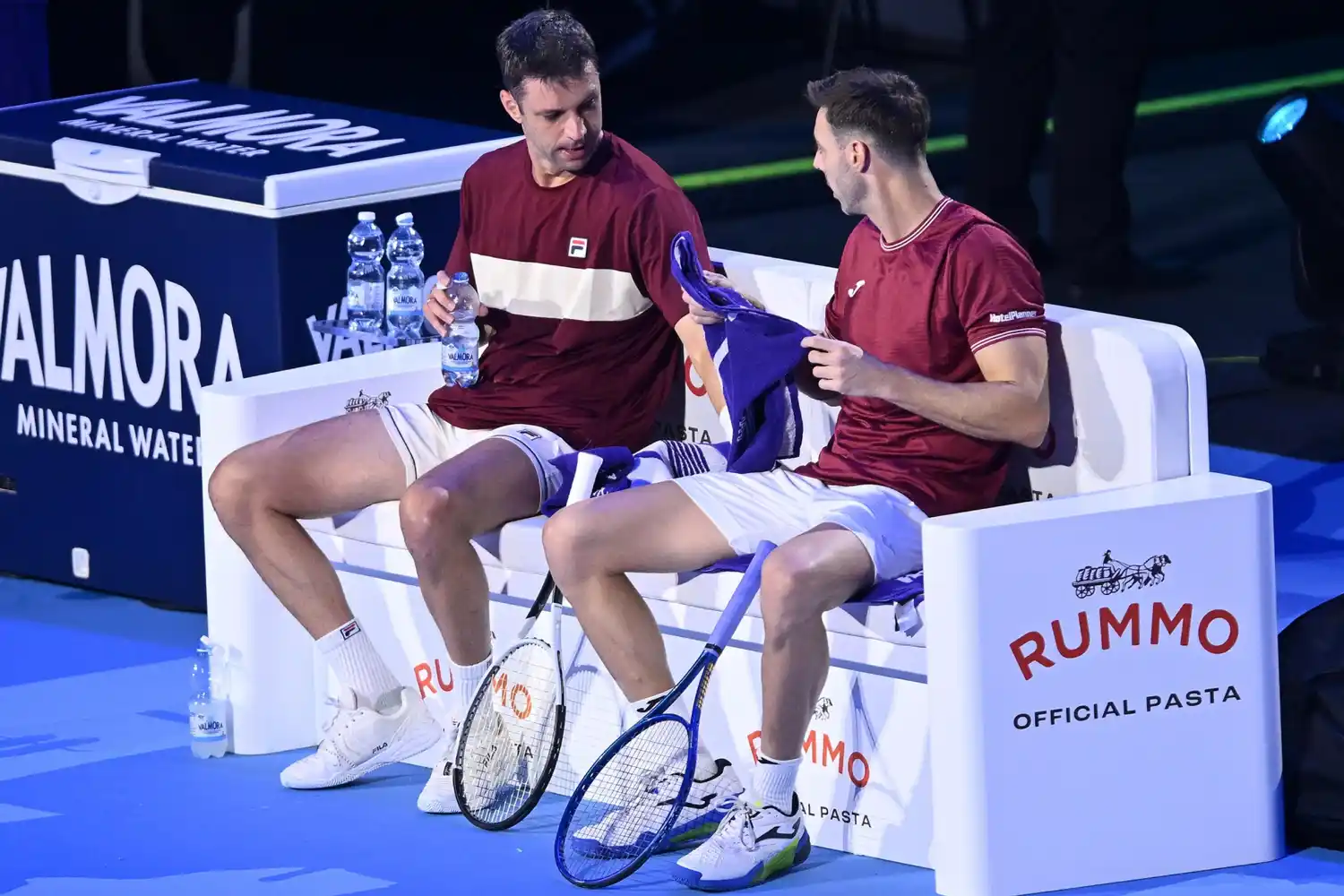 Horacio Zeballos y Marcel Granollers en uno de los descansos.